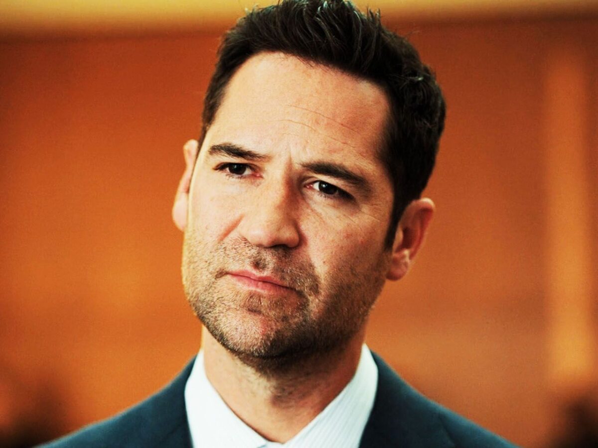 Lincoln Lawyer: Por que as comparações com 'Suits' são equivocadas?