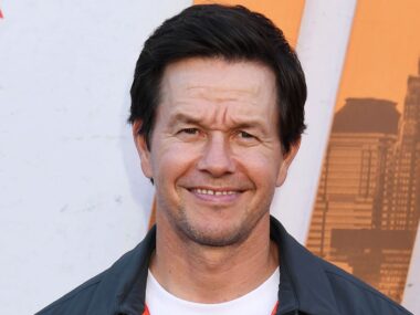 Careca e intenso: Mark Wahlberg em thriller sucesso no streaming