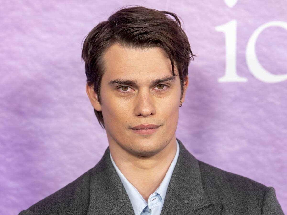 Bill Skarsgård e Nicholas Galitzine em filme esportivo da Netflix