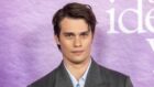 Bill Skarsgård e Nicholas Galitzine em filme esportivo da Netflix
