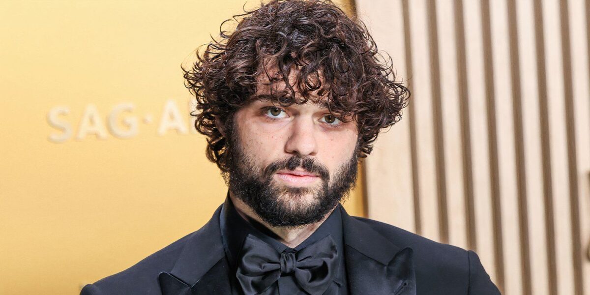 Noah Centineo Gigantesco em Imagem de Bastidores de Street Fighter