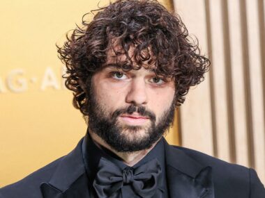 Noah Centineo Gigantesco em Imagem de Bastidores de Street Fighter