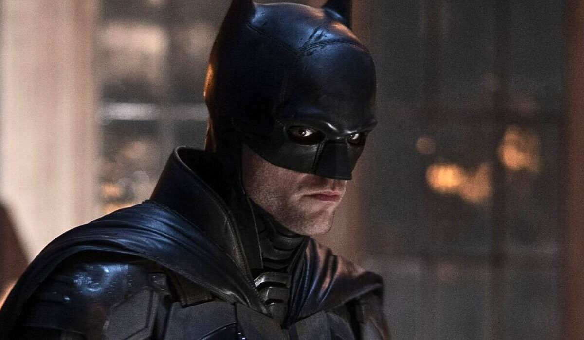 Richard Armitage Nega Ser o Batman, Mas Seu Futuro na DCU Permanece
