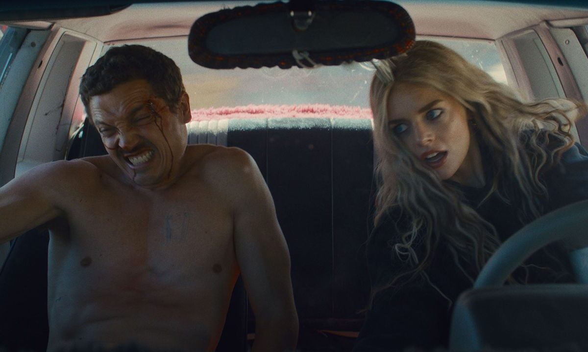 Samara Weaving em Eenie Meanie: Novo clipe mostra fuga desesperada
