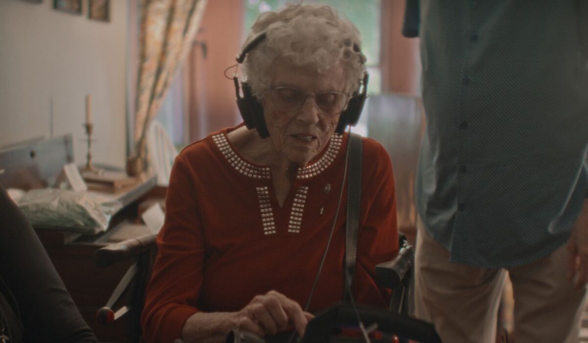 Documentário 'Silver Screamers' Mostra Idosa de 96 Anos em Festival de Terror