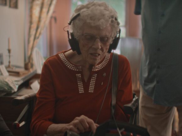 Documentário 'Silver Screamers' Mostra Idosa de 96 Anos em Festival de Terror