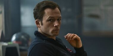 Série de Taron Egerton na Apple TV+ acerta no true crime