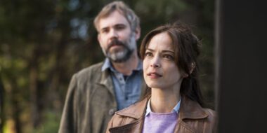 Kristin Kreuk e a nova vilã de 'Murder in a Small Town' 2ª temporada