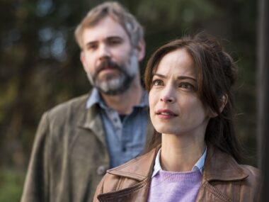 Kristin Kreuk e a nova vilã de 'Murder in a Small Town' 2ª temporada