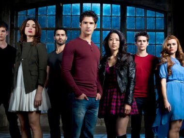 Nina Dobrev e Tyler Posey em Rom-Com Quente