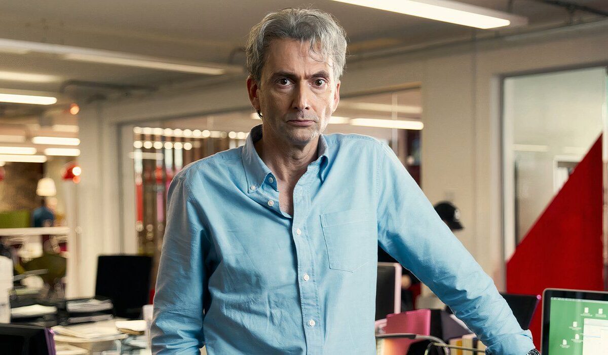 David Tennant investiga escândalo jornalístico britânico em novo trailer