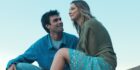 Sucesso no Prime Video: Filme Romântico com Estrelas de Riverdale e Outer Banks
