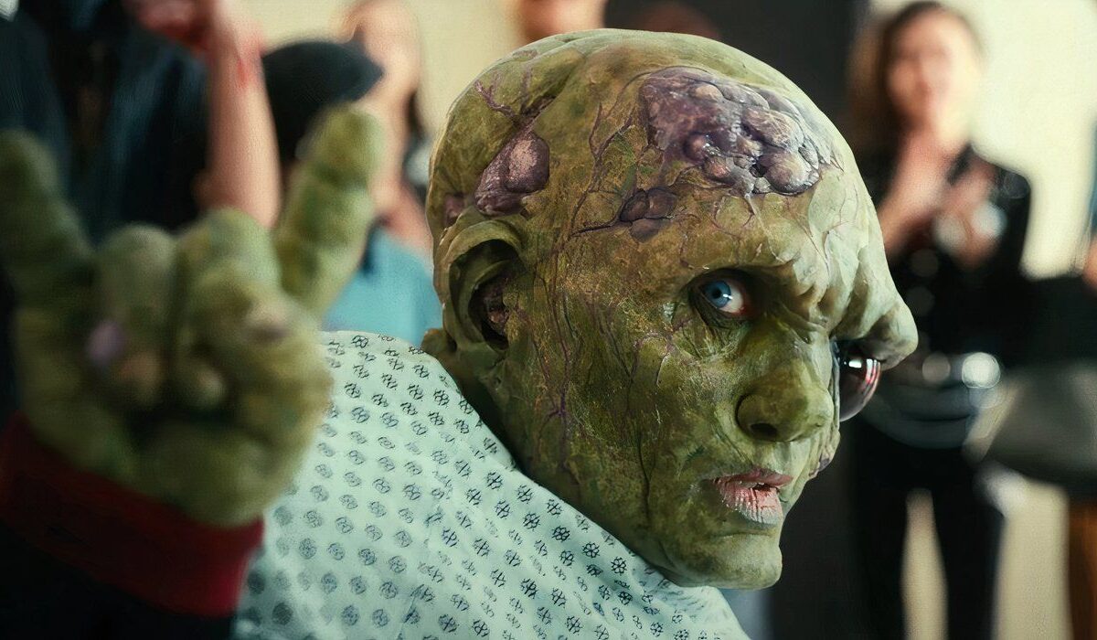 Novo trailer de 'The Toxic Avenger' revela Peter Dinklage sanguinário