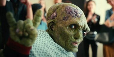Novo trailer de 'The Toxic Avenger' revela Peter Dinklage sanguinário