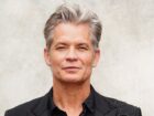 O sucesso de crítica de Timothy Olyphant: o thriller policial que você precisa ver