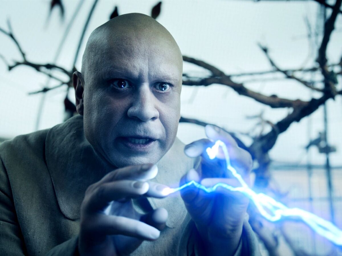 Wednesday 2ª Temporada: A Ausência de Tio Fester Confunde