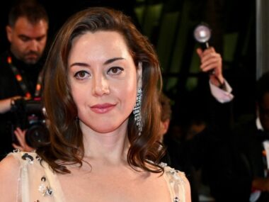 Aubrey Plaza fala pela 1ª vez sobre a morte do marido, Jeff Baena