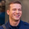 Oliver Stark revela: 9-1-1 explorará mais a bissexualidade de seu personagem na 9ª temporada