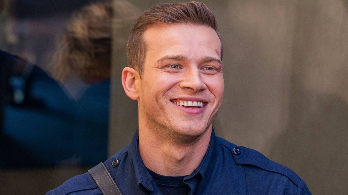 Oliver Stark revela: 9-1-1 explorará mais a bissexualidade de seu personagem na 9ª temporada