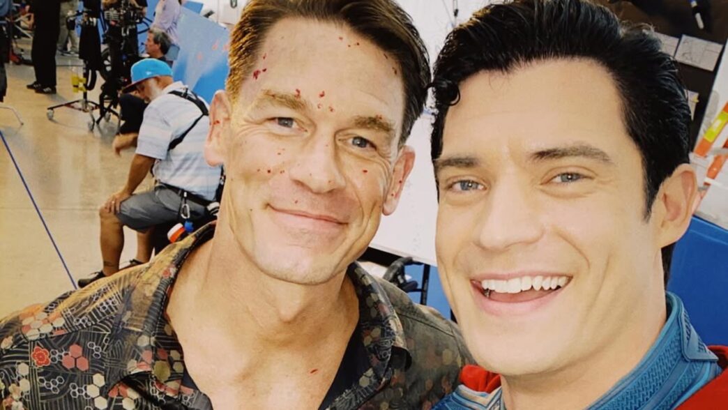 John Cena e David Corenswet: Entenda a foto viral que uniu o astro de 'Peacemaker' e o novo Superman