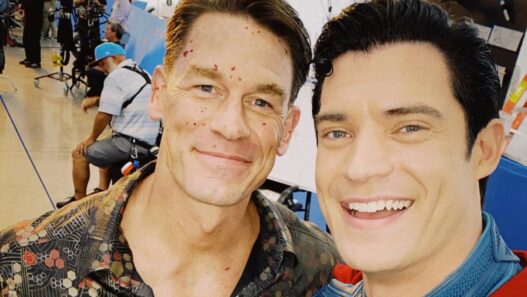 John Cena e David Corenswet: Entenda a foto viral que uniu o astro de 'Peacemaker' e o novo Superman