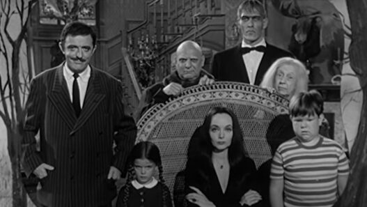 A Família Addams: 61 anos de sucesso e a influência em gigantes do streaming