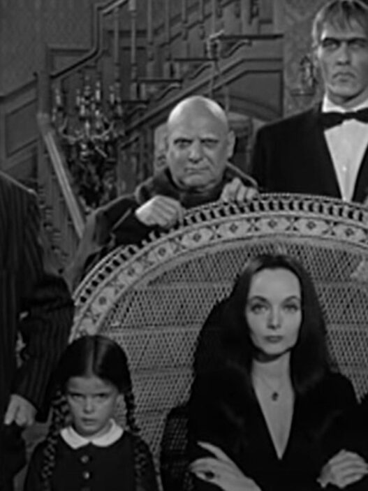 A Família Addams: 61 anos de sucesso e a influência em gigantes do streaming