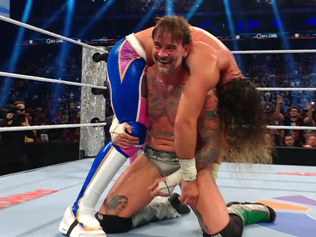 Seth Rollins traiu CM Punk em Paris? Entenda o que aconteceu no Clash at the Castle