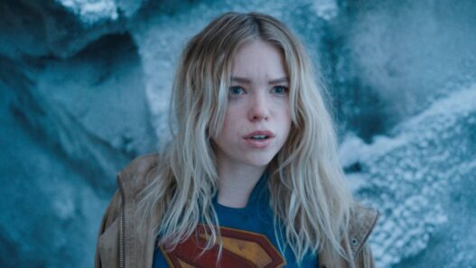 Supergirl em Superman: Origem e o Mistério da Bebida
