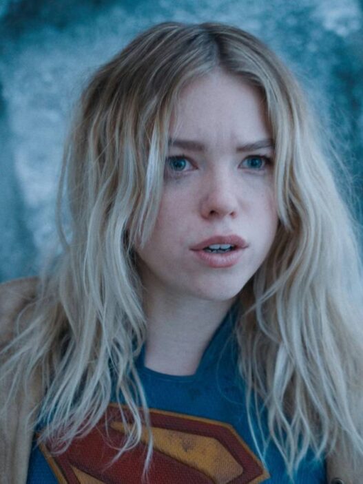 Supergirl em Superman: Origem e o Mistério da Bebida