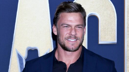 Alan Ritchson, de Reacher, em novo filme de guerra com o diretor de Guerra ao Terror