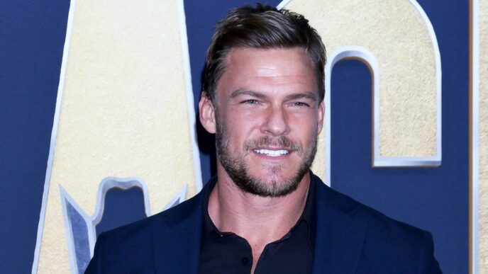 Alan Ritchson, de Reacher, em novo filme de guerra com o diretor de Guerra ao Terror