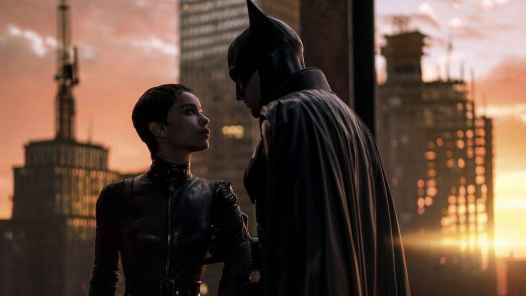 Zoë Kravitz critica piadas homofóbicas em sitcom clássica