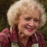 Betty White em filme de terror gratuito: sucesso inesperado no streaming