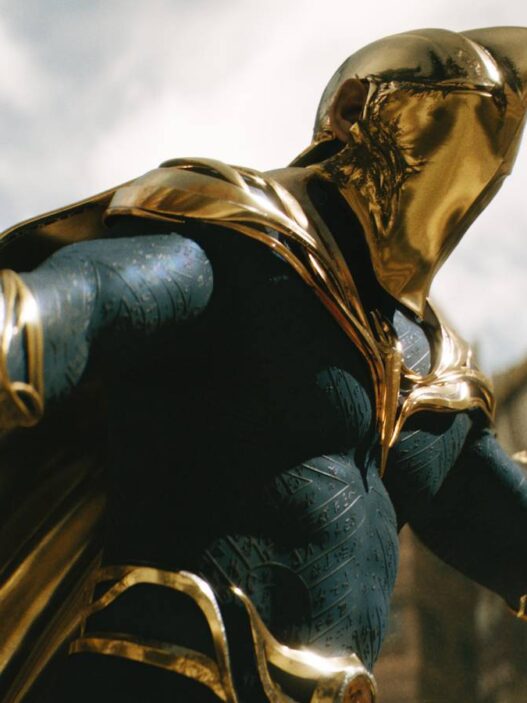 Melhores Trajes da DC: 5 Roupas que Superam os Quadrinhos