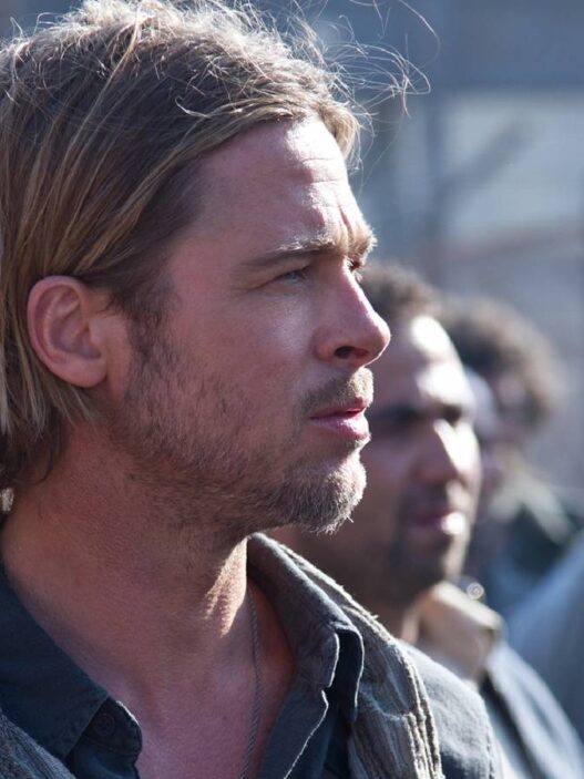 Brad Pitt estrela adaptação de romance zumbi que domina streaming