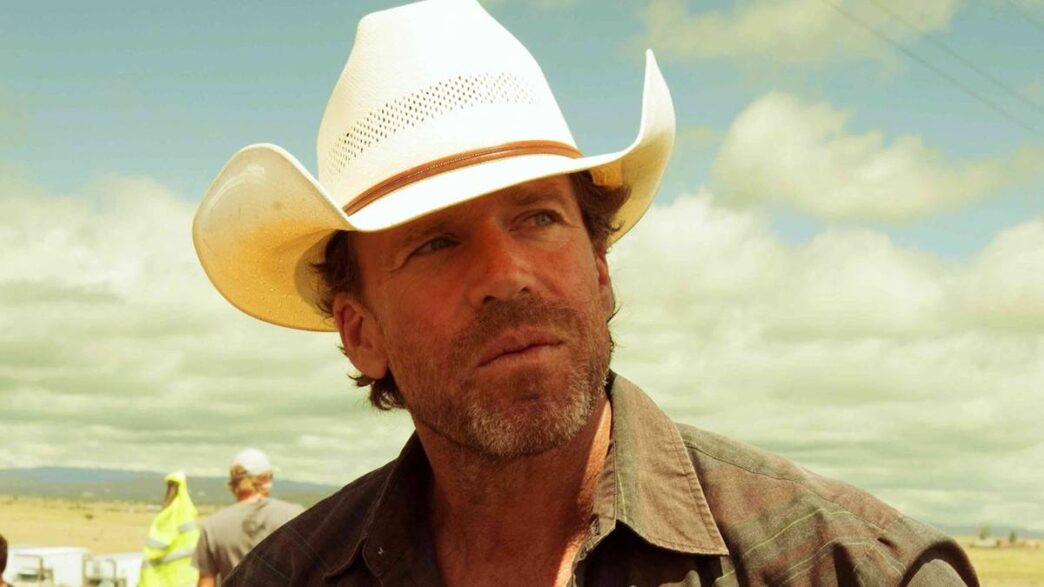Por que os Emmys ignoram Taylor Sheridan?