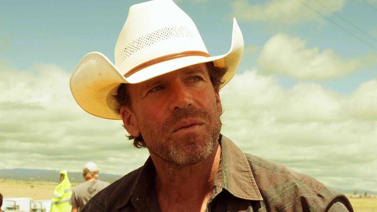 Por que os Emmys ignoram Taylor Sheridan?