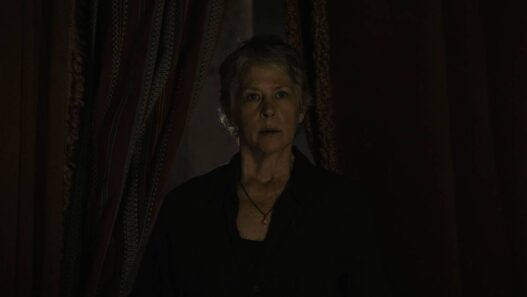The Walking Dead: Daryl Dixon - Carol e Antonio em momento silencioso
