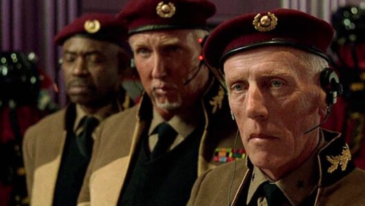 Dark City: Clássico Sci-Fi dos anos 90 em Streaming Gratuito