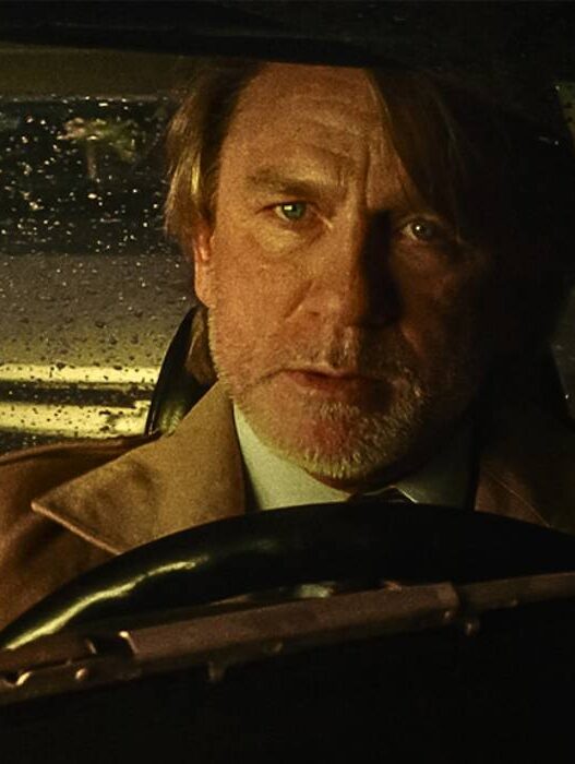 Sequência de suspense com Daniel Craig ganha trailer violento na Netflix