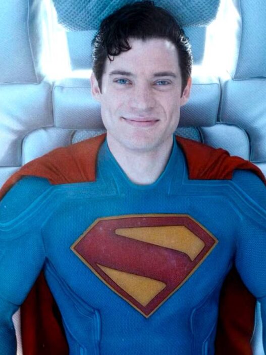 James Gunn Confirma: Novo Filme do Superman Chega em 2025!