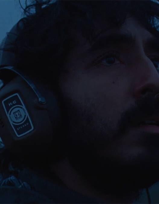 Dev Patel impressionado com clipe de 'Rabbit Trap'