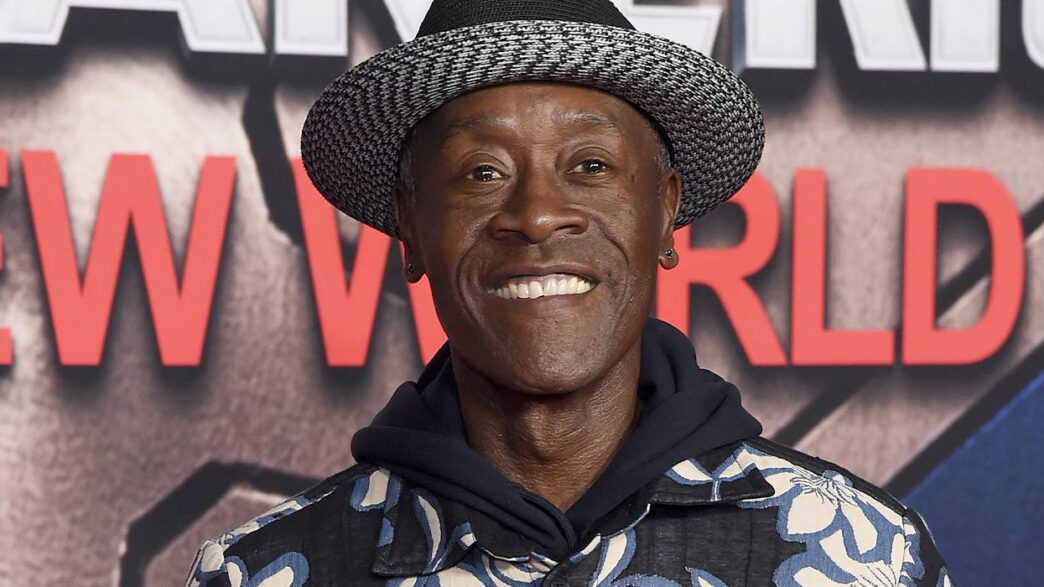 Don Cheadle e 'Homens de Preto': Filme Esquecido Vira Sucesso no Streaming