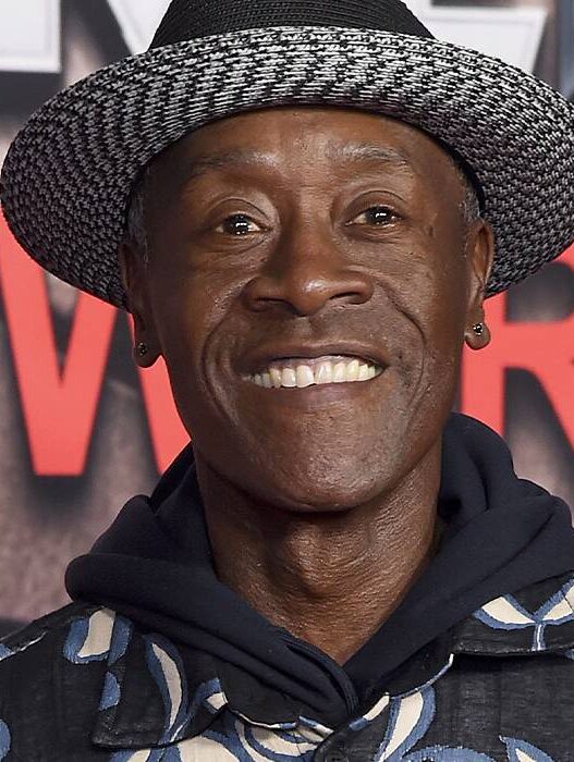 Don Cheadle e 'Homens de Preto': Filme Esquecido Vira Sucesso no Streaming