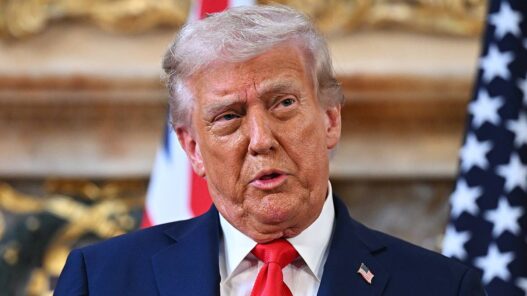 Trump ameaça processar ABC e Kimmel após retorno ao Late Night