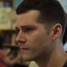 Dylan O'Brien oferece interpretação otimista para o final de 'Twinless'