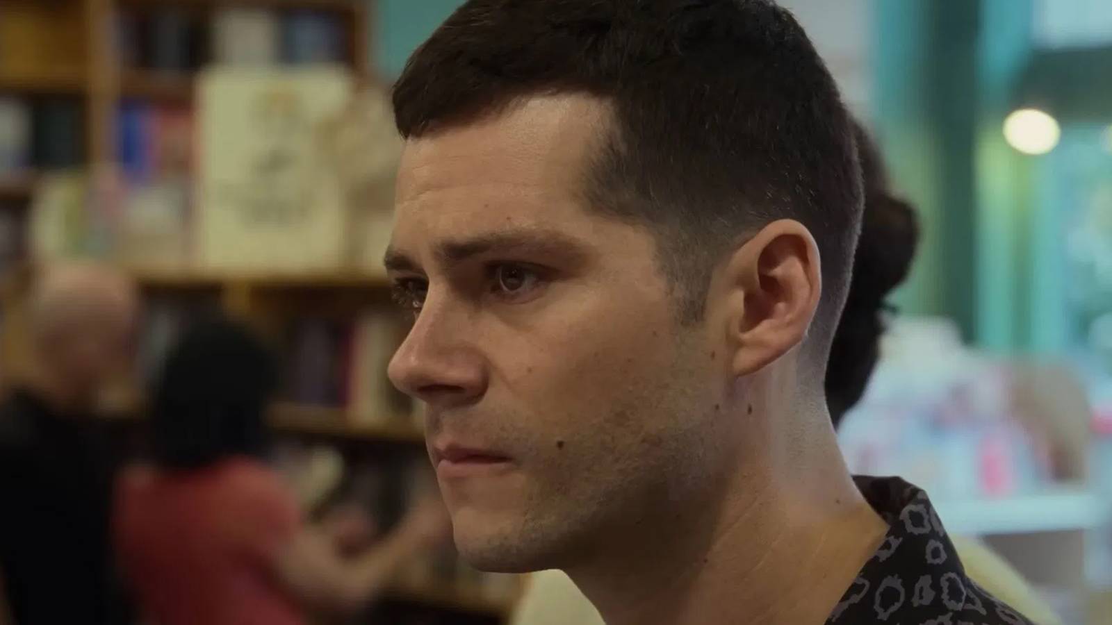 Dylan O'Brien oferece interpretação otimista para o final de 'Twinless'