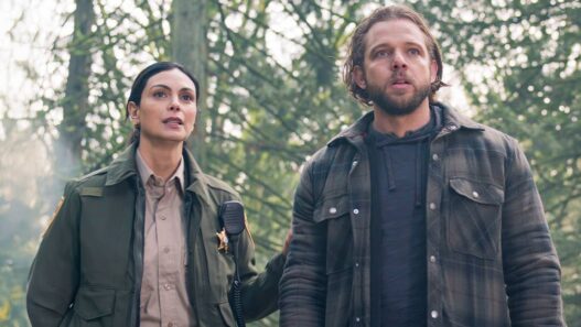 Morena Baccarin em Sheriff Country: Spin-off de Fire Country ganha trailer