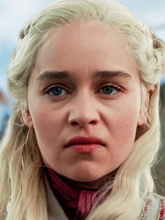 Emilia Clarke critica reações negativas ao final de Game of Thrones